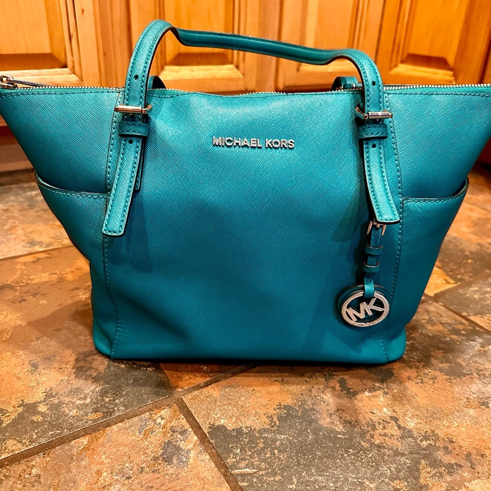 Michael Kors jet set tote